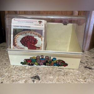 McCall’s 1973-1974 Vintage Recipe Card box with ORIGINAL Recipe cards! 💕